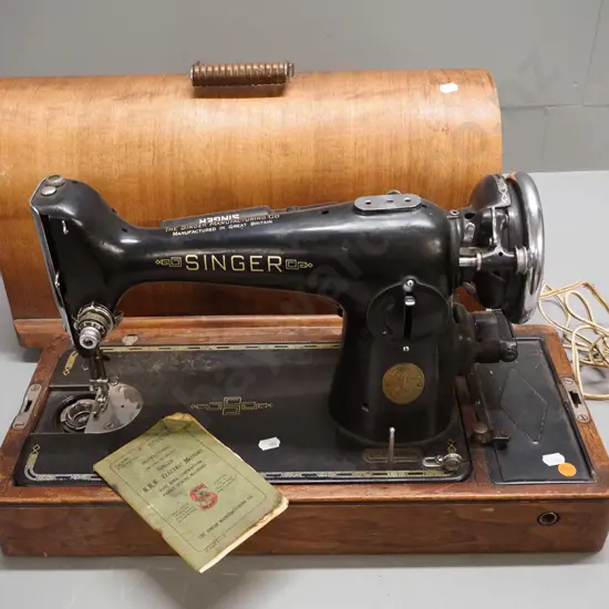 circa 1940 vintage Singer electric sewing machine with integrated timber case, box of fittings - cihip to power plug,