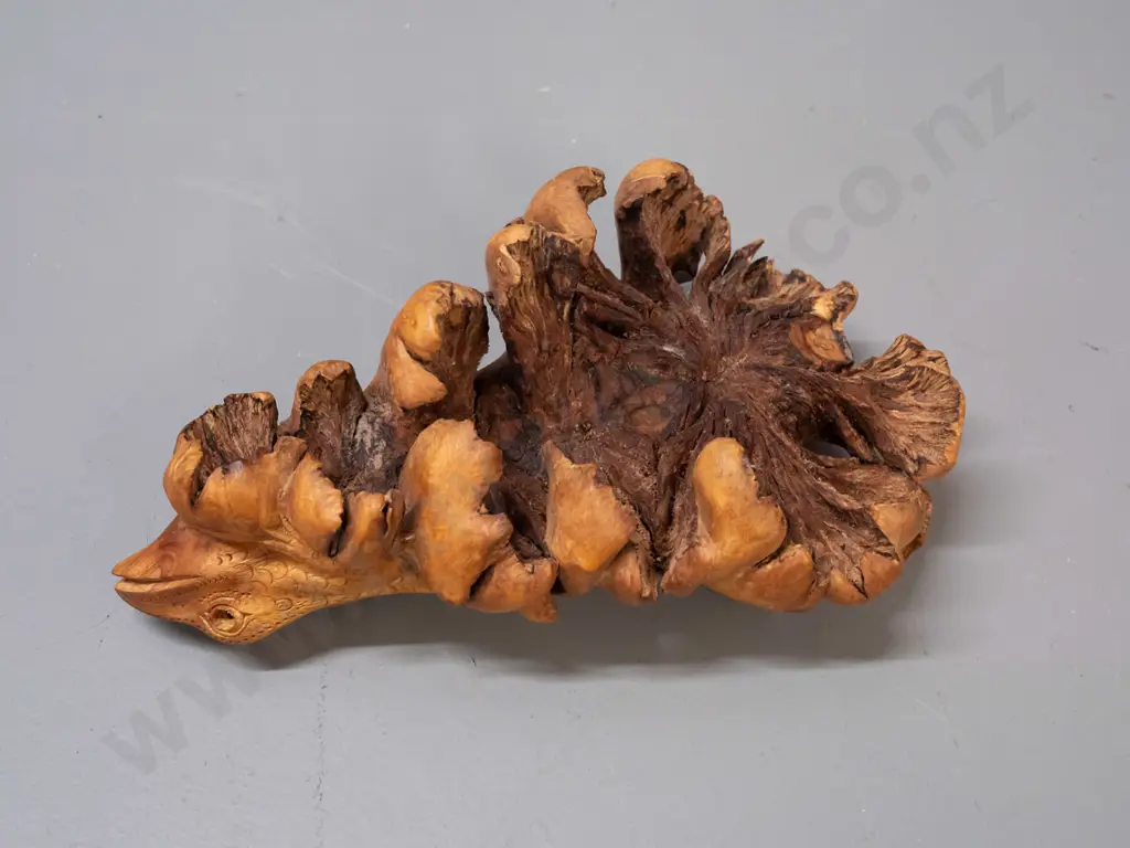 wood burl lizard carving, missing one inset ebony eye H-115 L-245 Image 1++