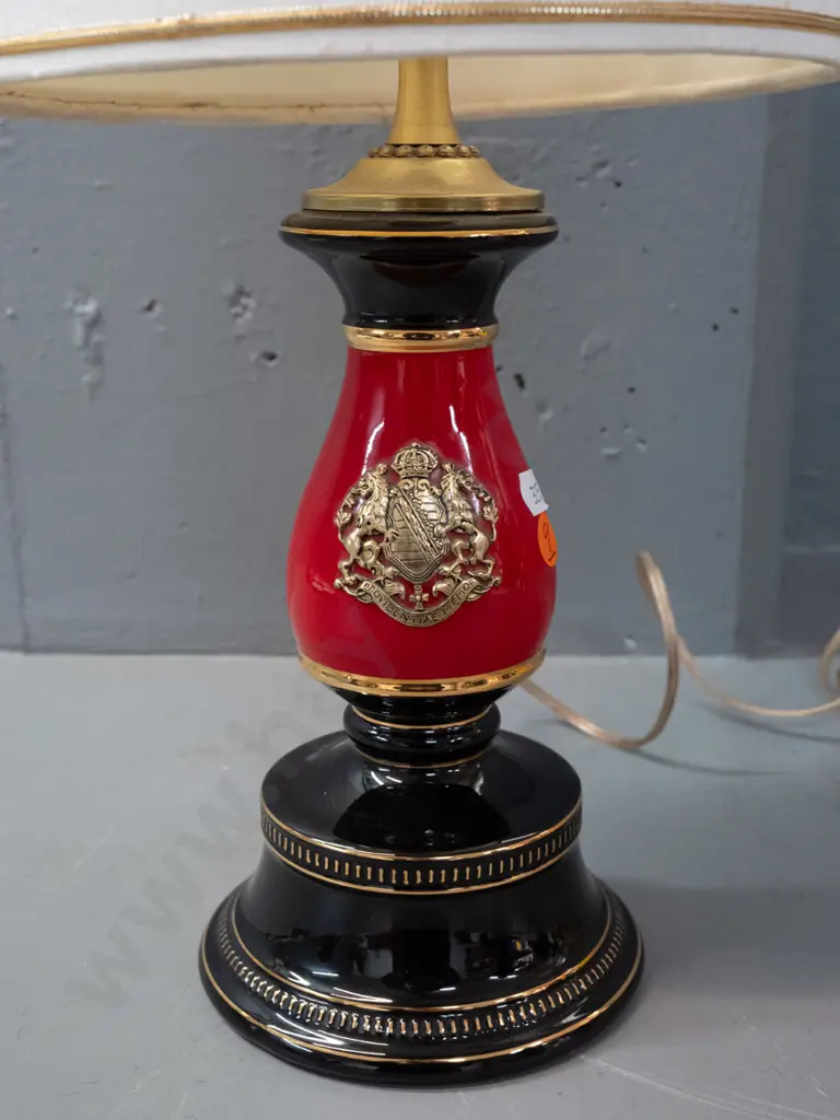 Italian ceramic bolster shape table lamp -  red black and gilt with "providentiae memor" motto crest H-510 incl. shade Image 1++