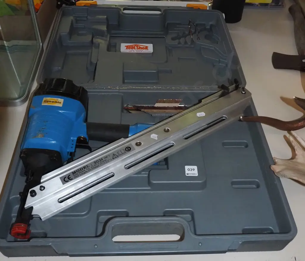 Toolshed air powered nail gun Image 1++