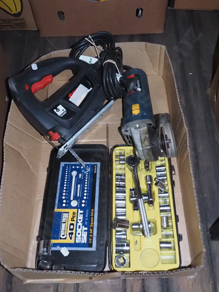 box; angle grinder, jigsaw, 40 piece socket set Image 1++