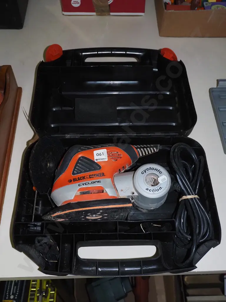 Black & Decker Cyclone orbital sander Image 1++