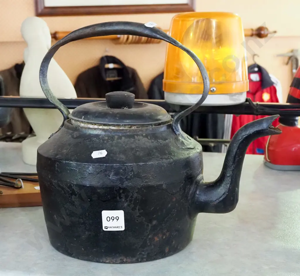 cast iron tea pot Image 1++