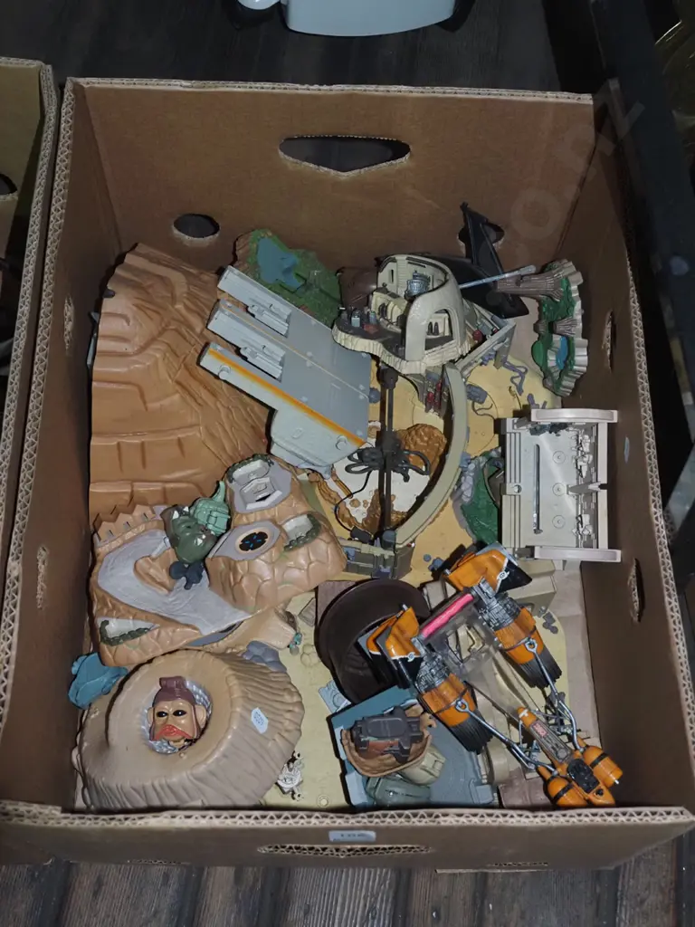box; Star Wars toys Image 1++