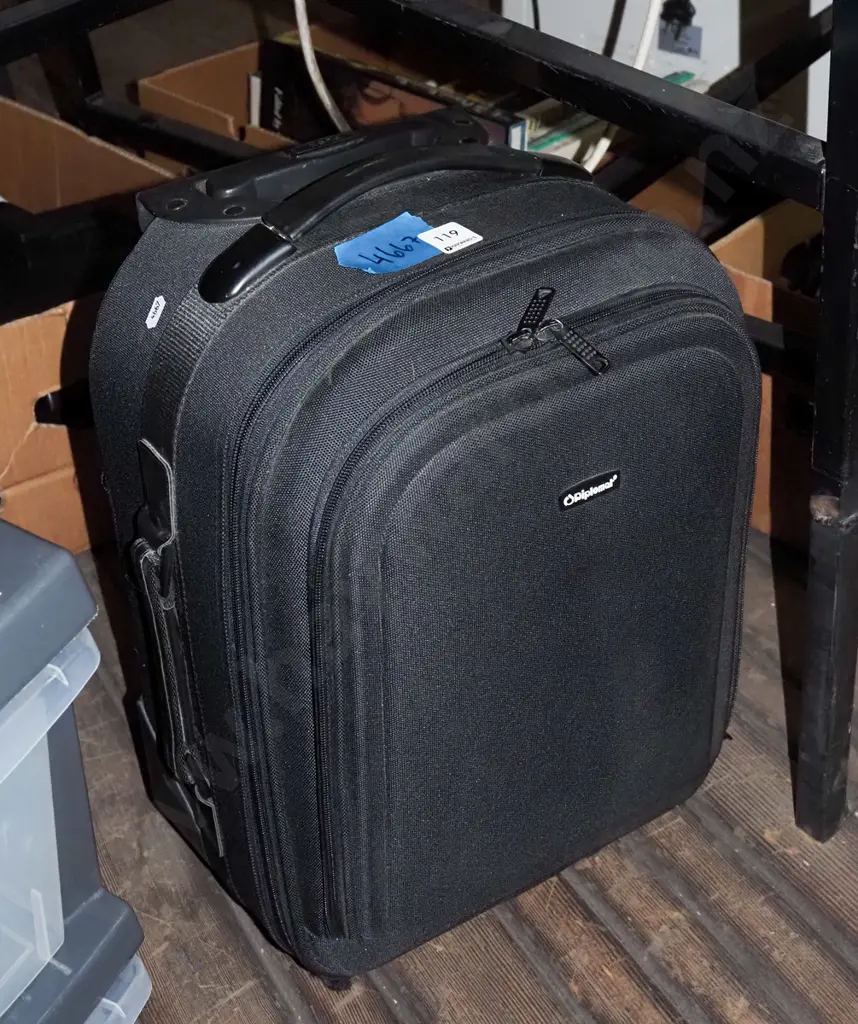 small Diplomat carry on suitcase Image 1++