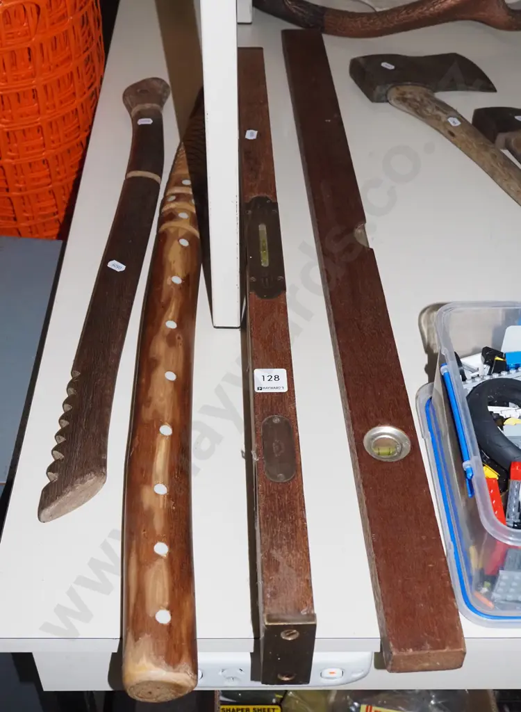 2x vintage builder's levels, 2x souvenir clubs Image 1++