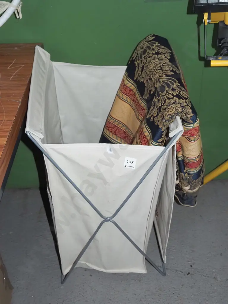 laundry hamper, upholstery fabric Image 1++