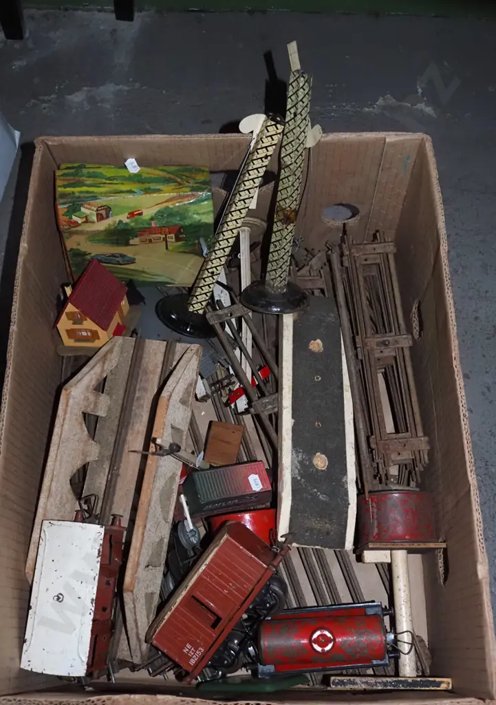 box; vintage Hornby train tracks, carriages etc Image 1++