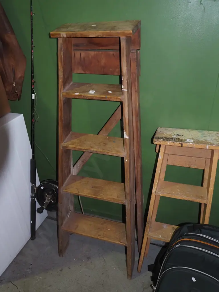 4 step wooden ladder Image 1++
