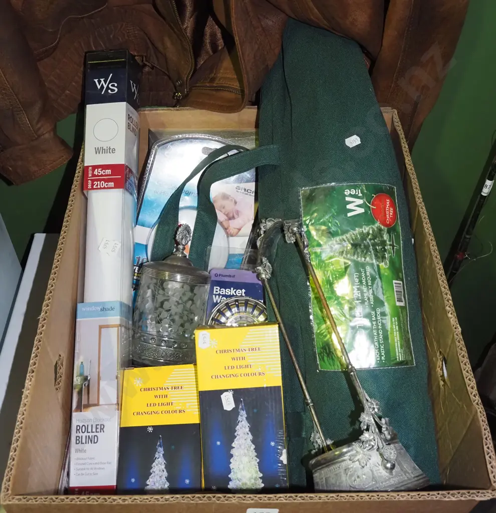 box; roller blinds, Xmas tree, lights, smoke alarm etc Image 1++