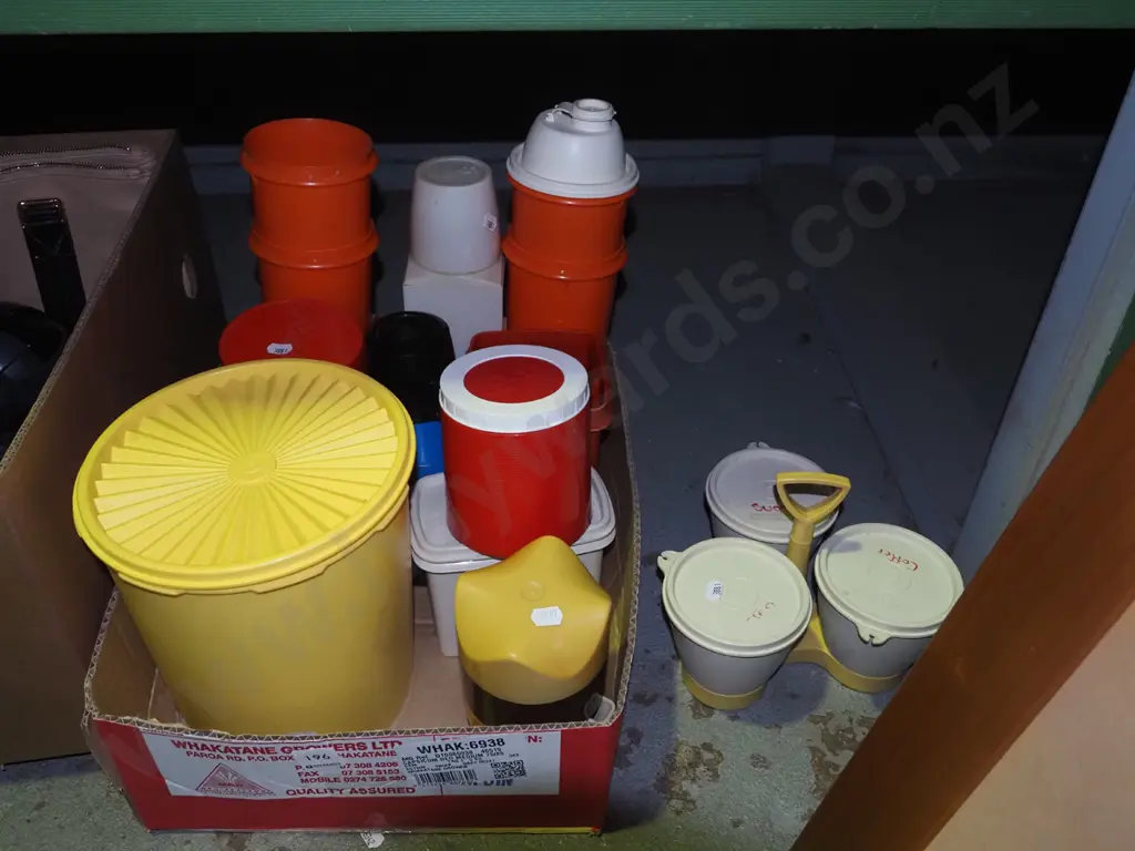 box; retro Tupperware Image 1++