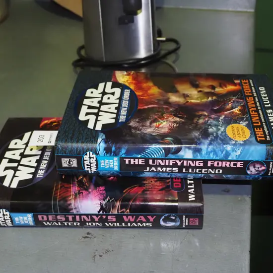 2x Stars Wars books