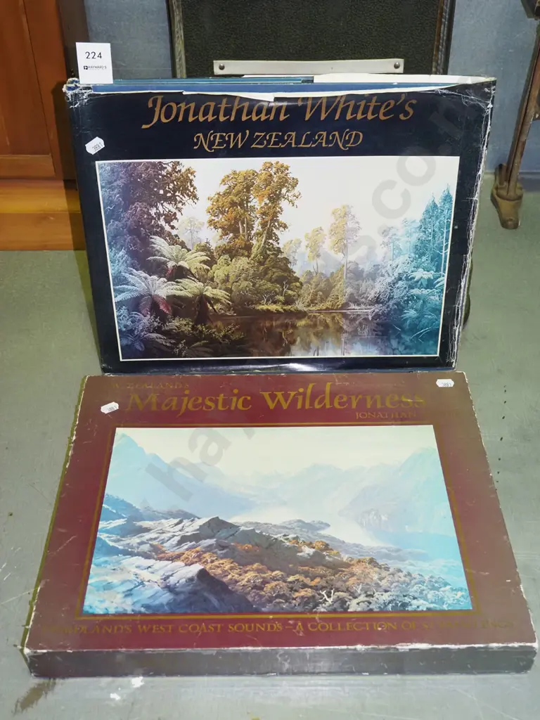 slip cased Jonathan Whites New Zealand book Image 1++