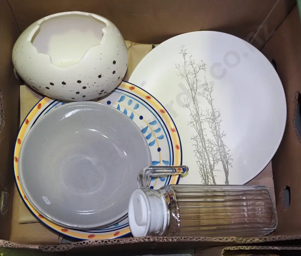 box; water jug, bowls etc Image 1++