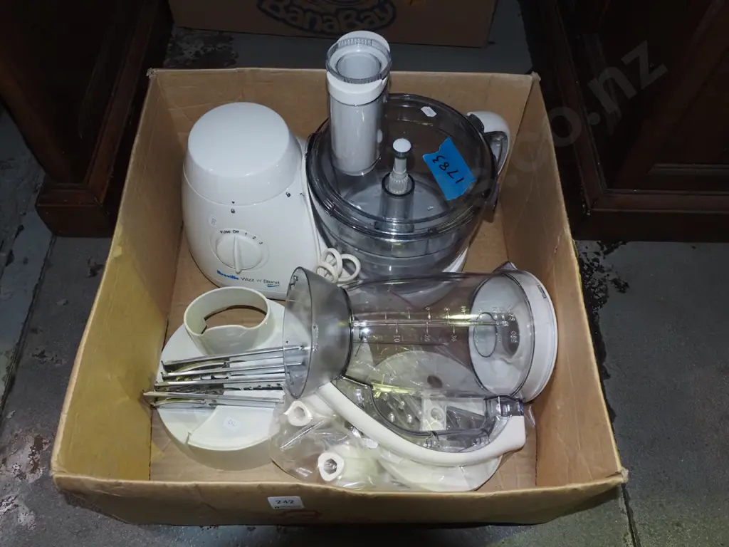 box; Breville Whiz and Blend and accessories Image 1++