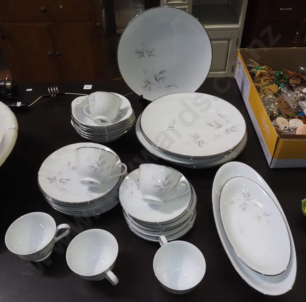 Noritake dinner items Image 1++