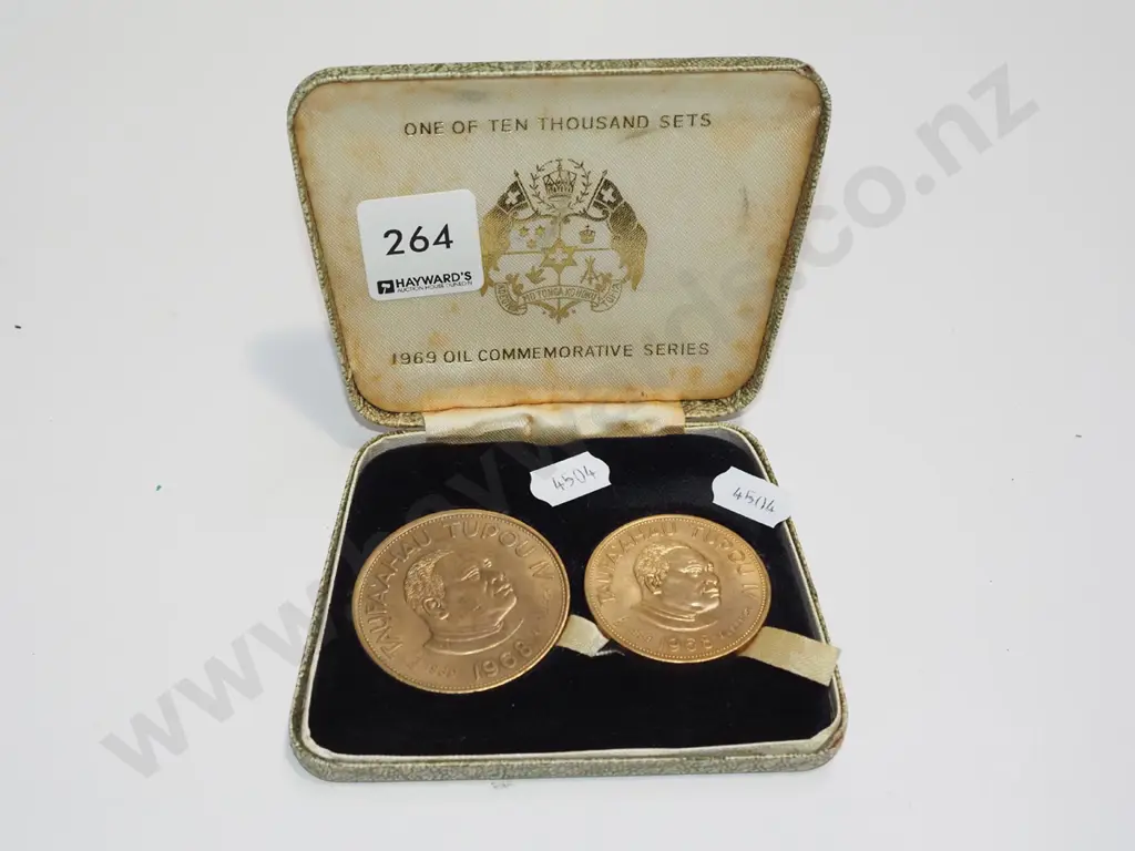 2x cased Tongan commemorative coins Image 1++