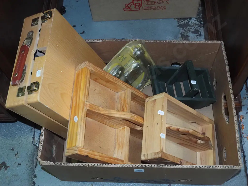 box; trays, storage box, baskets, tail board fittings Image 1++