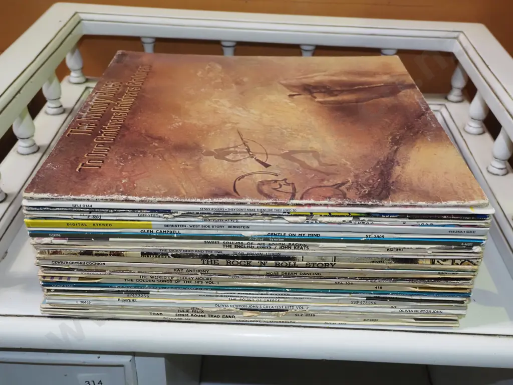 LPs; Moodie Blues, George and Tammy, Kenny Rodgers etc Image 1++