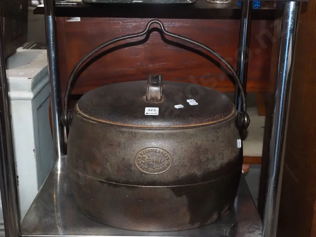 Kenrick & Sons cast iron boiler - rusty interior Image 1++