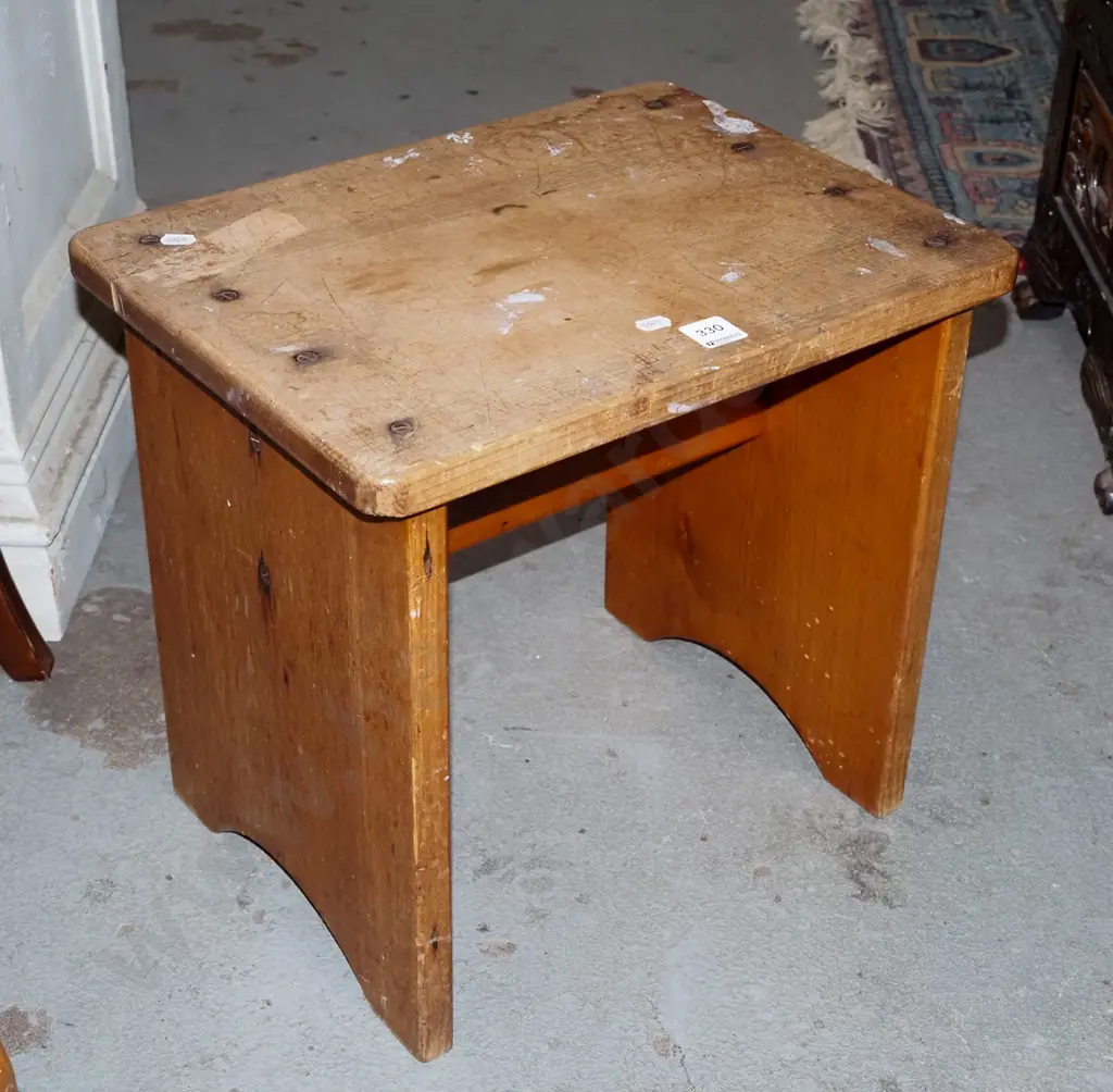 rimu stool Image 1++