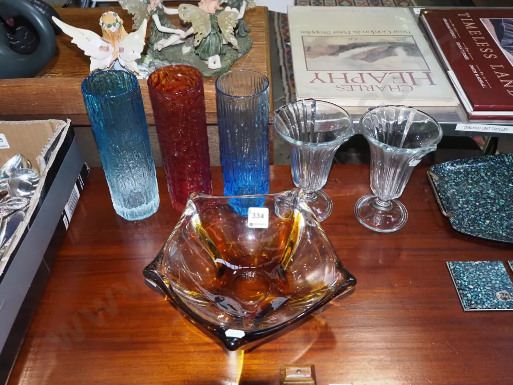 amber bowl, glass tumblers, 2x deco parfait glasses Image 1++