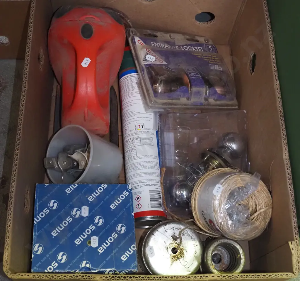 box; torch, twine, door hardware etc Image 1++