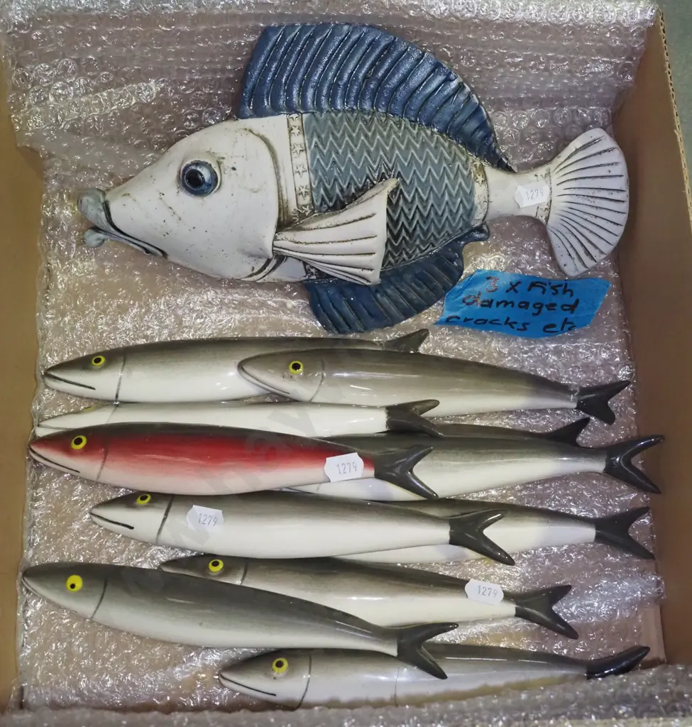 wall mounted ceramic fish - 3 are damaged and have cracks Image 1++
