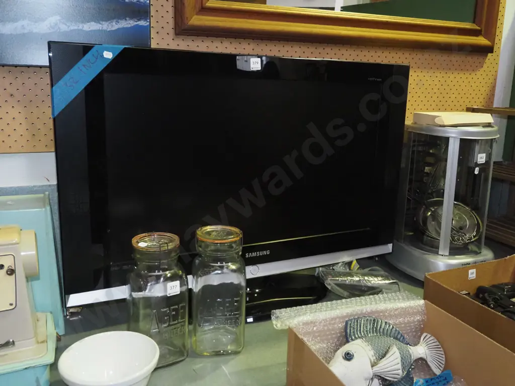 Samsung 32" TV Image 1++