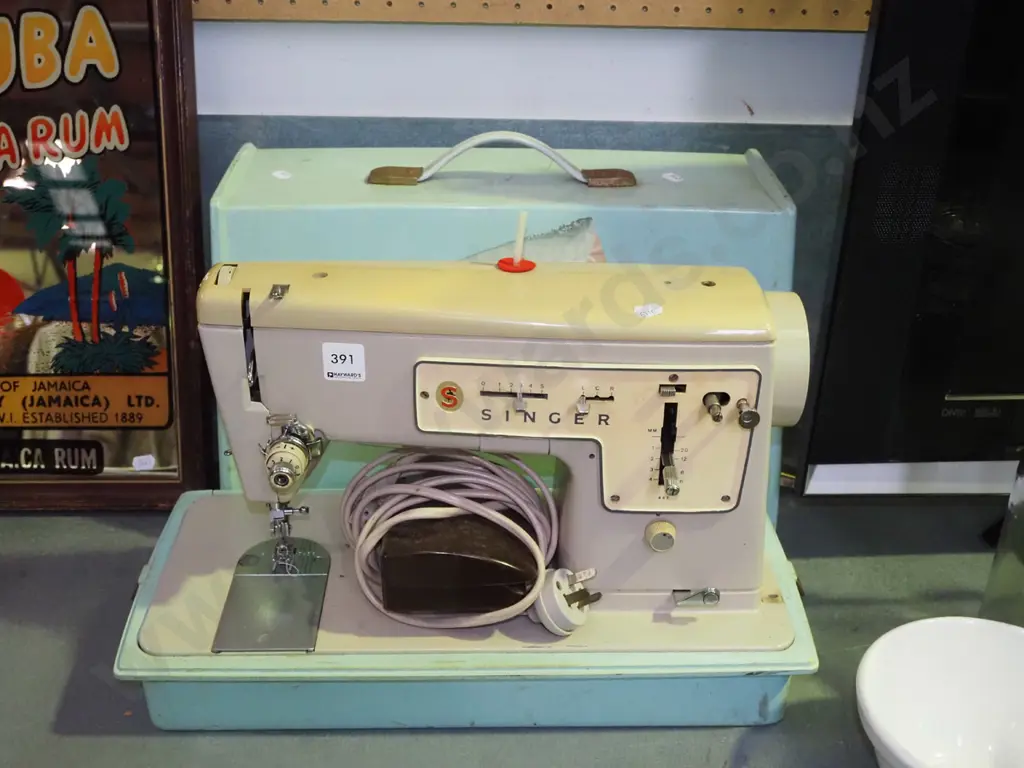 Singer sewing machine Image 1++