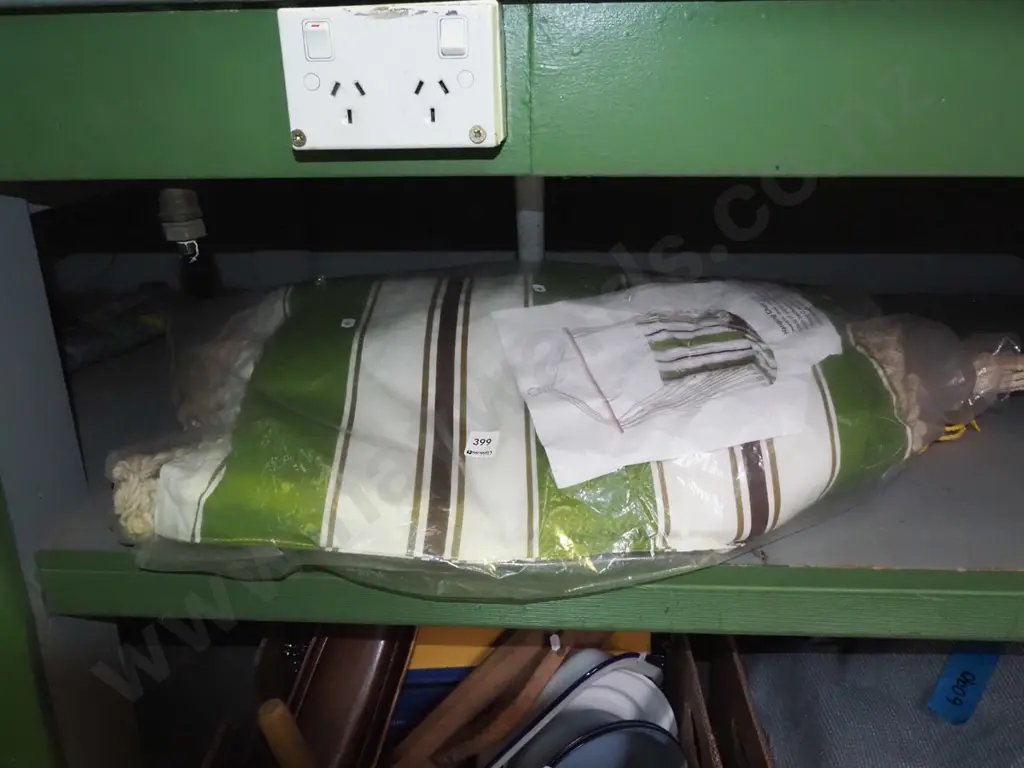 as new hanging chair in basket Image 1++