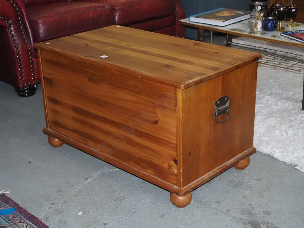 solid pine blanket box H-520 W-900 D-500 Image 1++