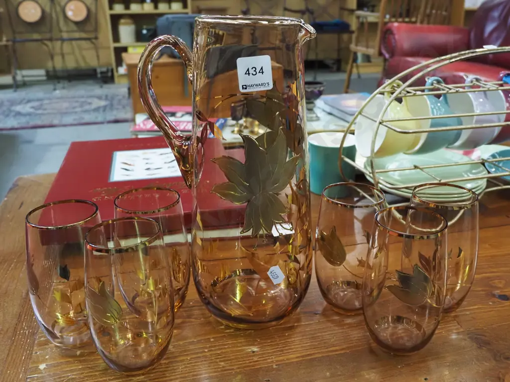 amber glass and gold water set with 6 tumblers Image 1++