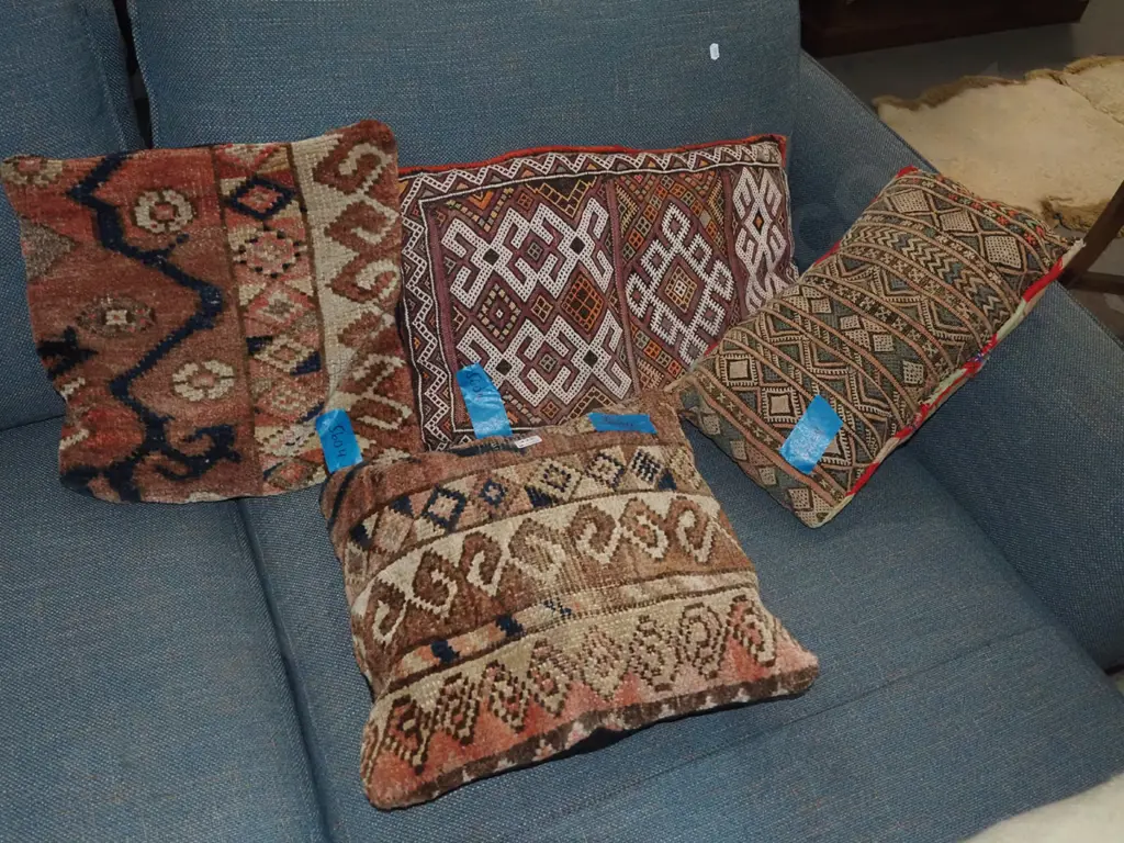 4x woven cushions Image 1++