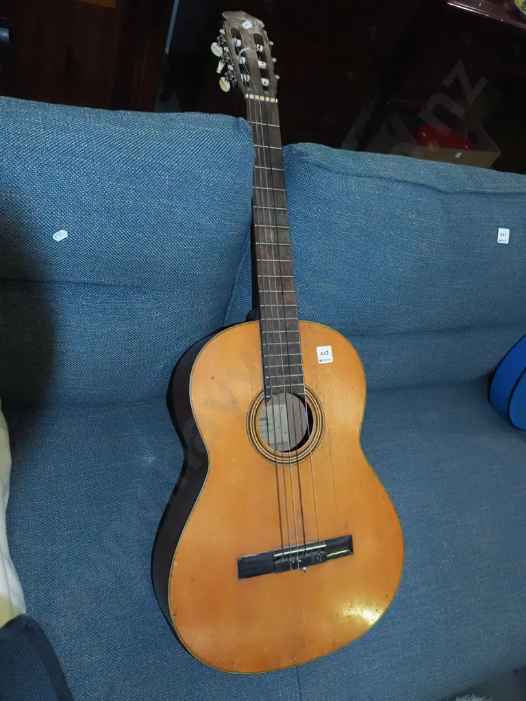 beaten Yamaha acoustic guitar Image 1++