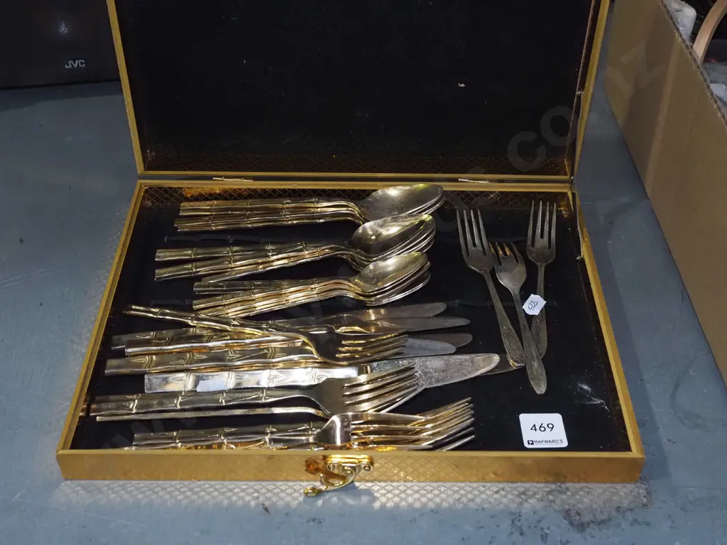 box of retro bamboo themed handled cutlery Image 1++