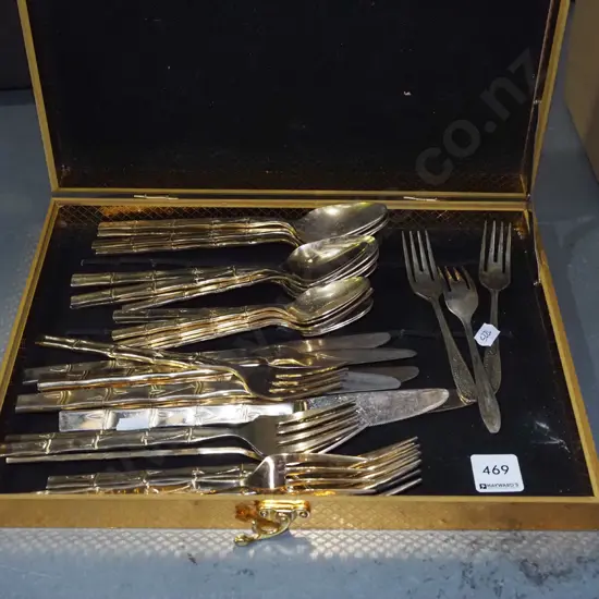 box of retro bamboo themed handled cutlery