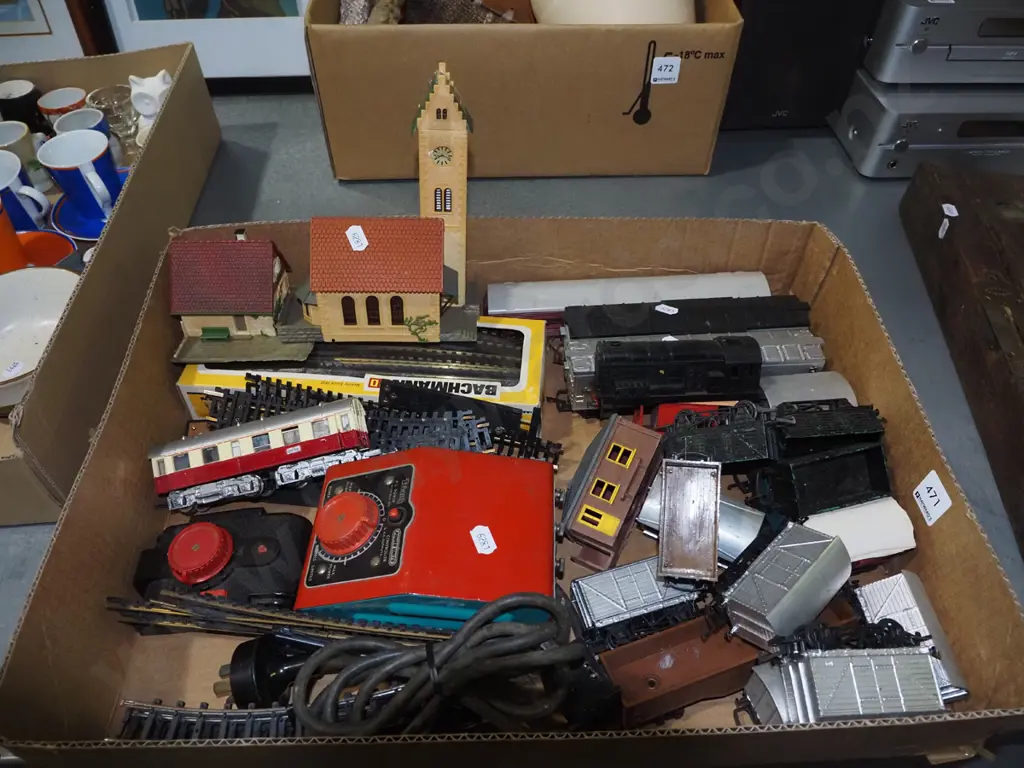 box; railway carriages, tracks, controller etc Image 1++