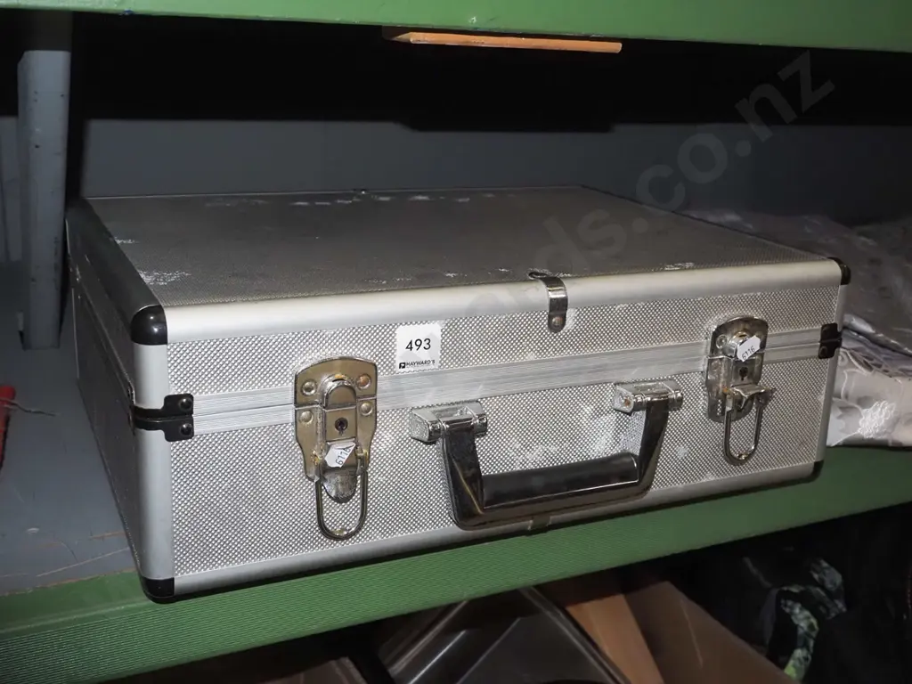 aluminium equipment/suitcase Image 1++