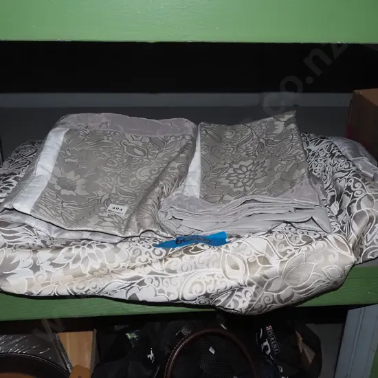 comforter set - size unknown