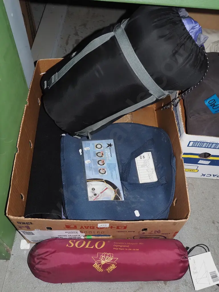 box; snow chains, mosquito net, portable dart boards, sleeping bag Image 1++