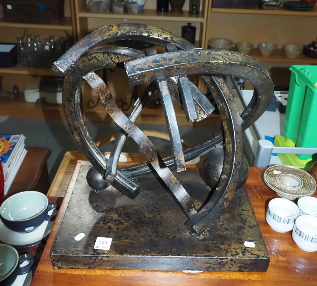 unusual tin sculpture H-390 Image 1++