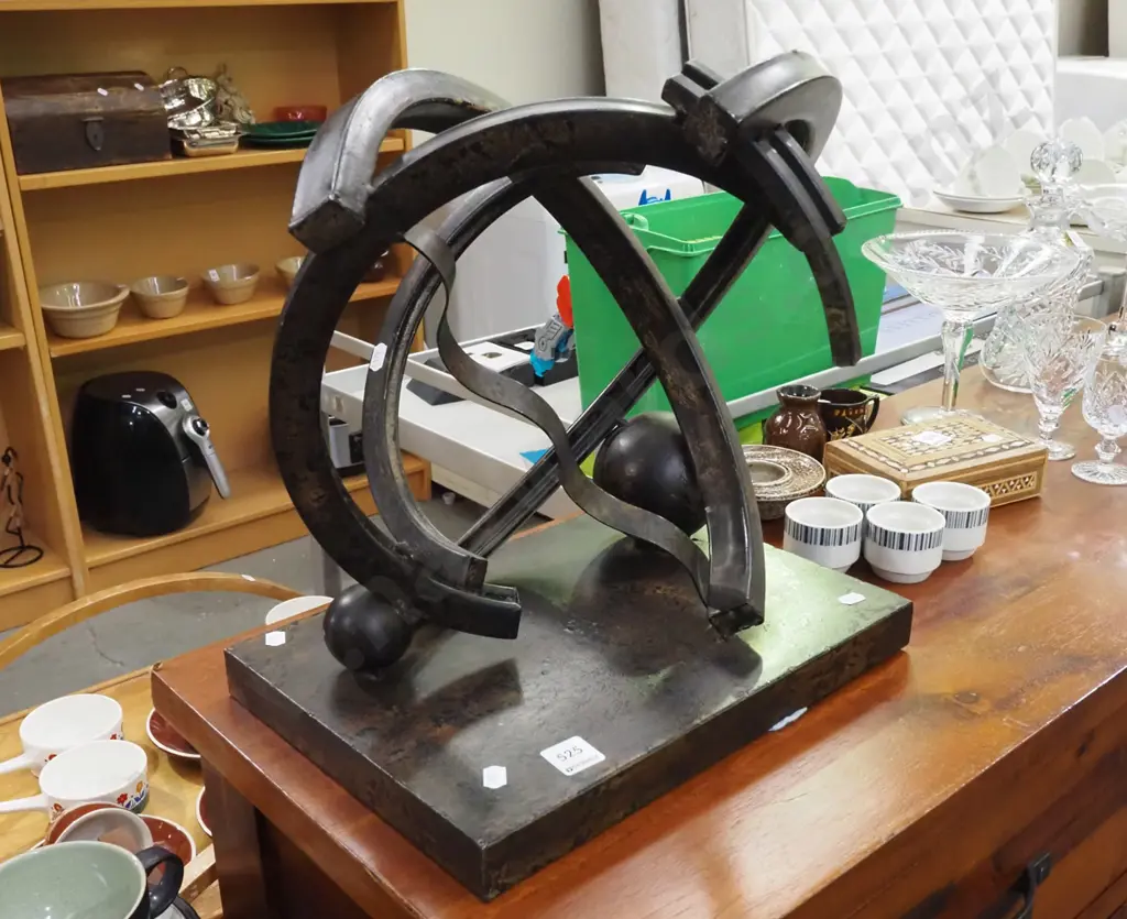 unusual tin sculpture H-390 Image 1++