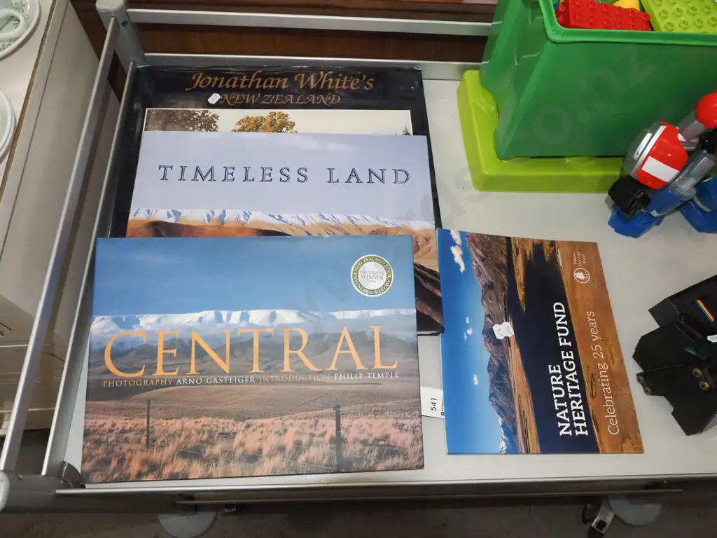 4x coffee table books Image 1++