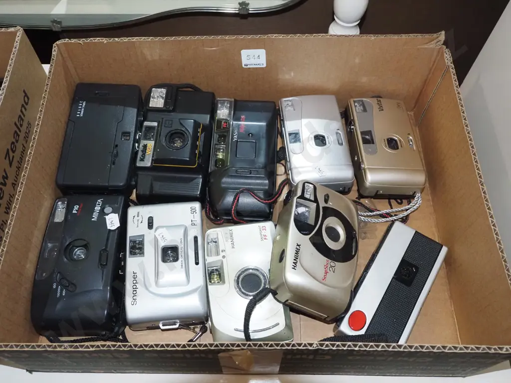 box; 35mm cameras   Image 1++