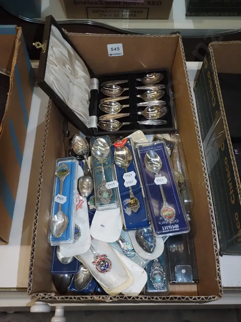 box; various teaspoons Image 1++