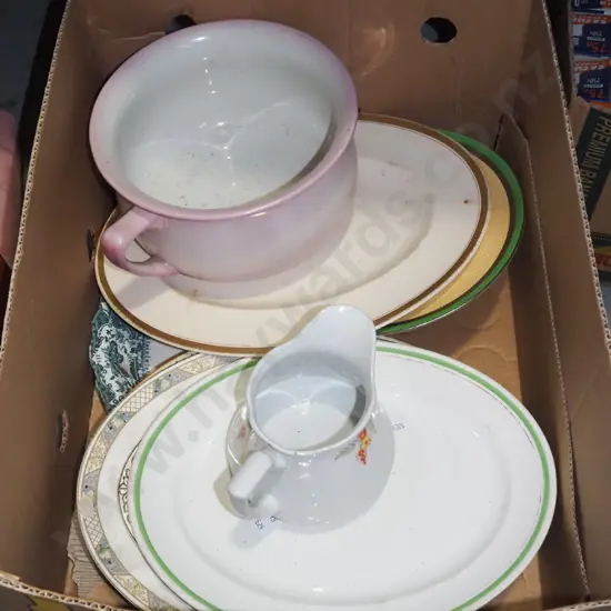 box; ashets, chamber pot, jug