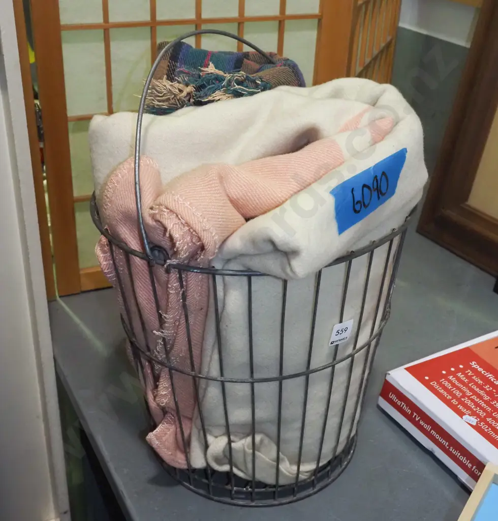 wire basket, woollen blankets Image 1++