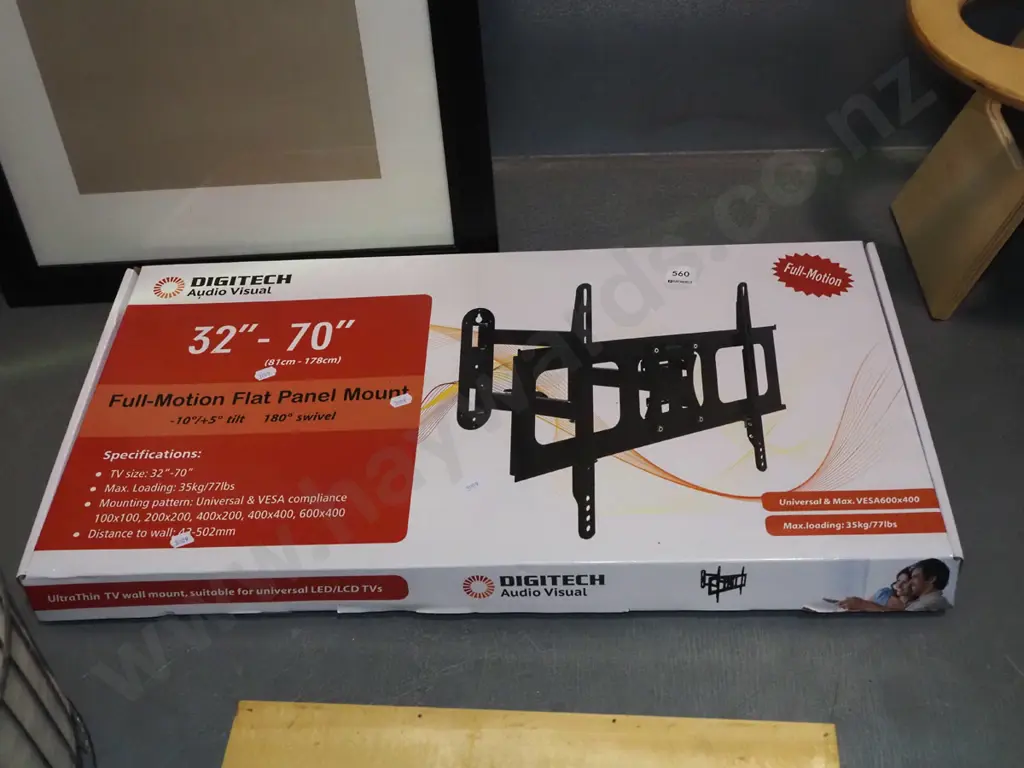 32 - 70" wall mount TV bracket Image 1++