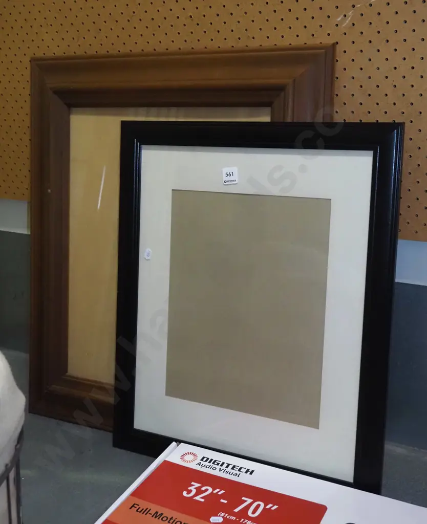 2x picture frames Image 1++